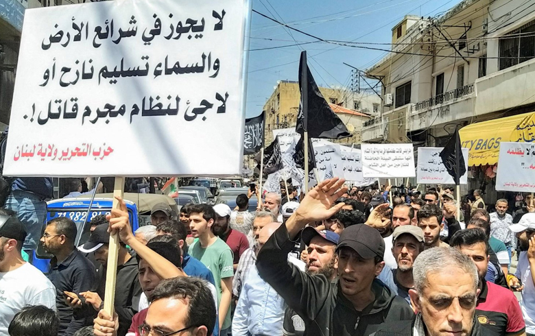 المخاوف تتزايد.. الجيش اللبناني يُرحّل 400 سوري قسرياً