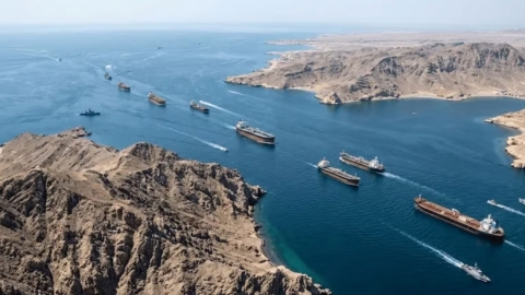 الصين تحض الولايات المتحدة وإيران على إعادة المرور الآمن عبر مضيق هرمز