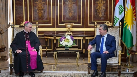 مسرور بارزاني يستقبل السفير البابوي الجديد لدى العراق