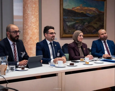  وفد من وزارة الخارجية السورية يبحث ملفات اللجوء وآليات العودة مع الحكومة السويدية 