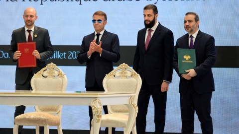  ماكرون: فرنسا جاهزة لبناء الثقة مع سوريا.. وستكون شريكة في مجالات عدة