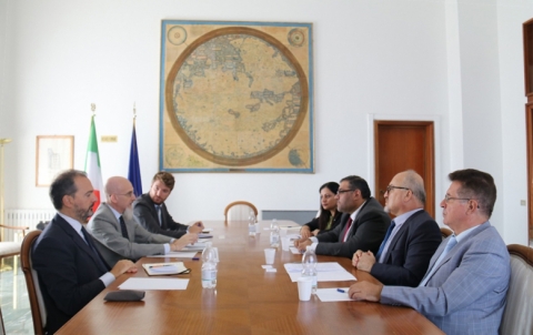 الائتلاف الوطني يلتقي الخارجية الإيطالية لحشد دعم أوروبي للشعب السوري