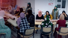 مؤسسة بارزاني الخيرية تفتتح دورة خياطة للنساء في مخيم كوركوسك