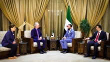 الرئيس السوري للمرحلة الانتقالية يلتقي المبعوث الأممي إلى سوريا في دمشق