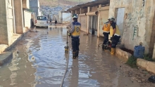  فرق الطوارئ تستجيب لتداعيات الأمطار الغزيرة في حلب وريف إدلب