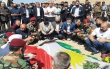 بالصور... مراسيم مُواراة جثمان العقيد حسين حمزة الثرى في مقبرة شاخكي بدهوك