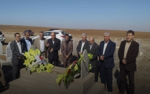 وفد من الكوردستاني - سوريا وممثلين من المجلس المحلي لـENKS يزور ضريح المناضل دهام ميرو