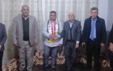 وفد من منظمة دوميز للـPDK-S يزور عائلة الشهيد عزت محمد خليل في الذكرى السابعة لاستشهاده في معسكرات PYD 