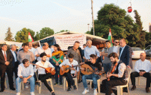 Hunermendên Bajarê Hewlêrê alîkariya penaberên R.Kurdistanê dikin